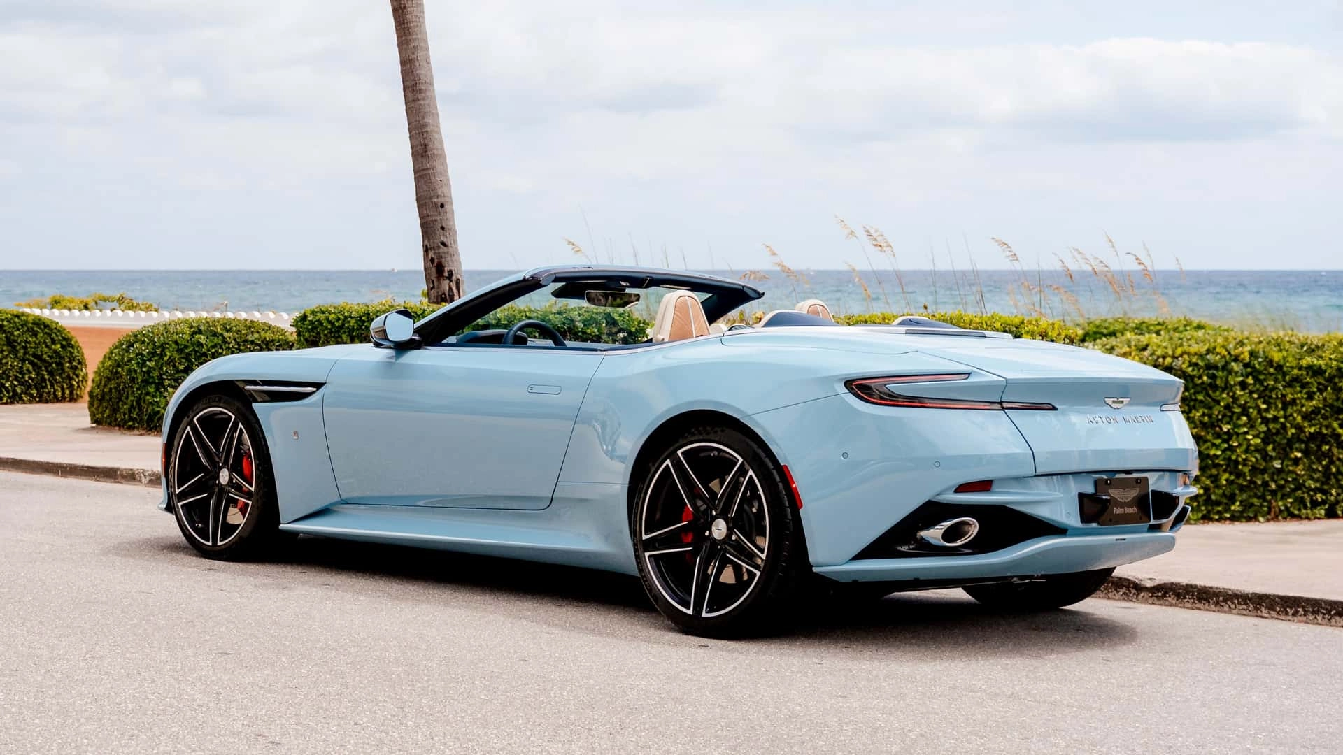 Aston martin db12 volante palm beach edition (2)
